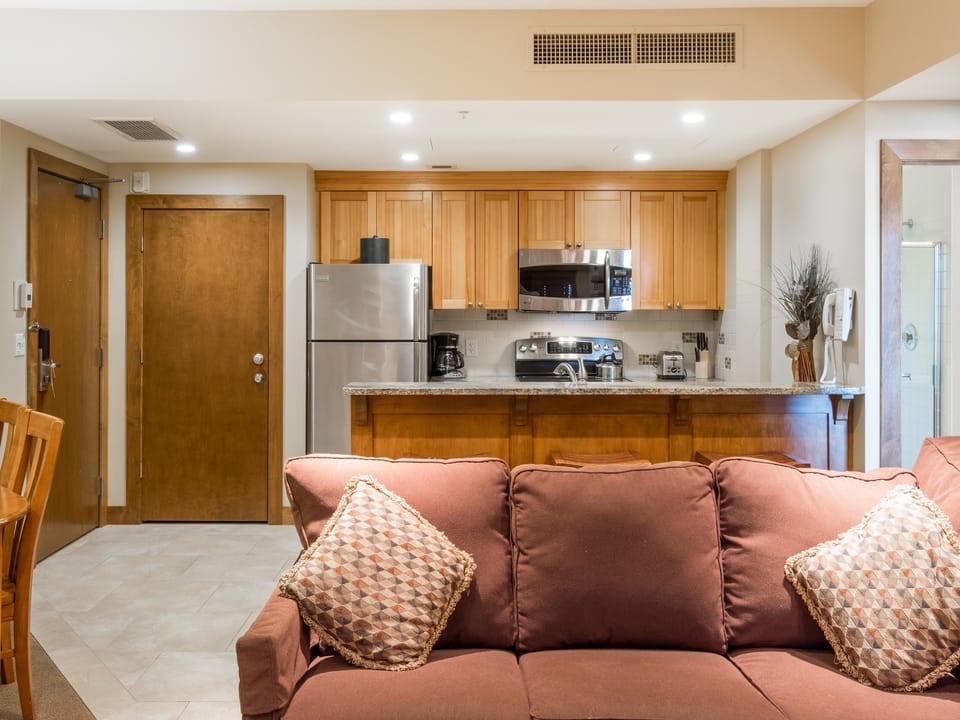 Comfortably Furnished Condo w Canyons Village View Save 20% on 7+ Nights! Apartment in Wasatch County