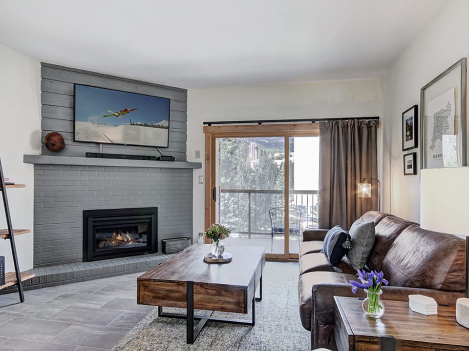 Living Area - Mountainwood 301 - Breckenridge Vacation Rental