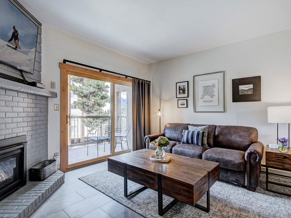 Living Area - Mountainwood 301 - Breckenridge Vacation Rental