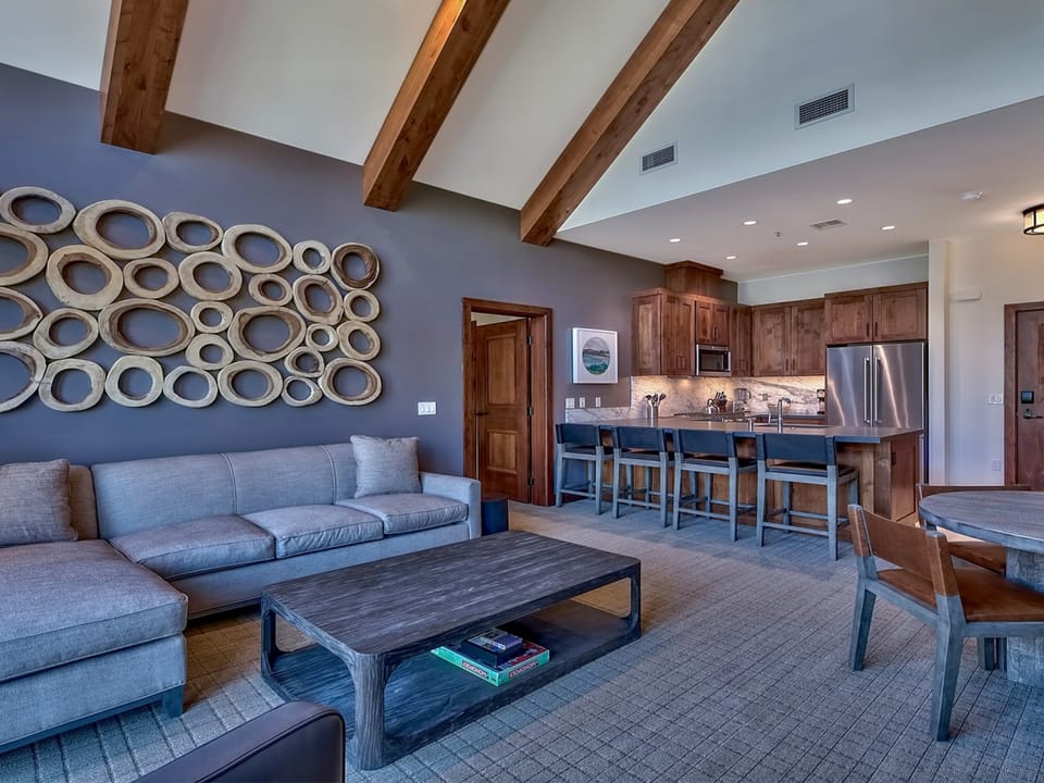 Luxury 2Br Residence steps from Heavenly Village & Gondola Apartment in Stateline