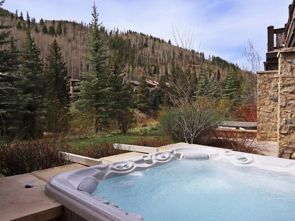Private Gore Creek Townhome Save 20% on 7+ Nights! Townhouse in Vail