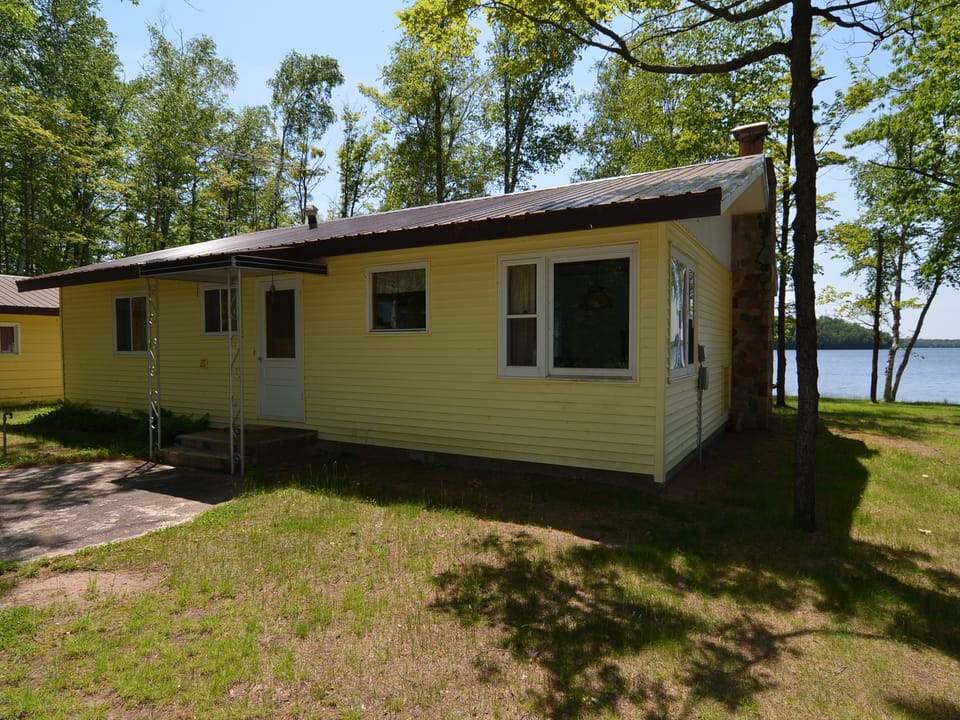 Lakeside Bills Bay Cabin House in Wisconsin