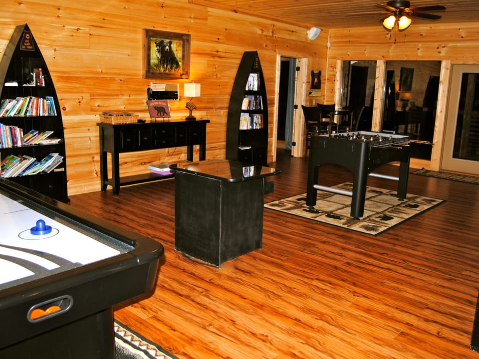 Gatlinburg Mansion Cabin in Pittman Center