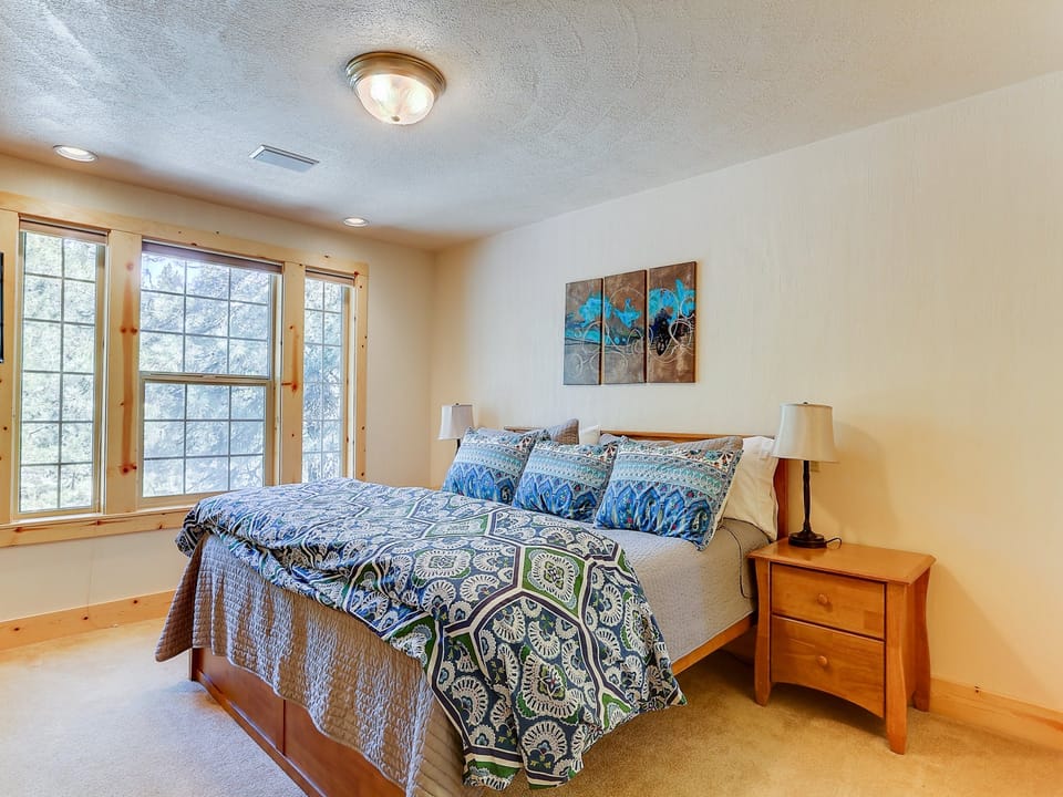 King Master Suite - Upstairs