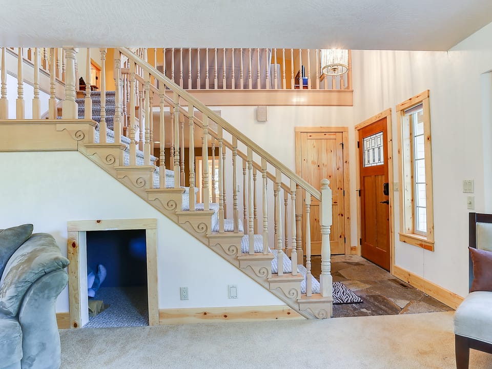 3 Mt Baker Peaceful Lodge Style Home with Private Hot Tub and BBQ on the Patio House in Sunriver