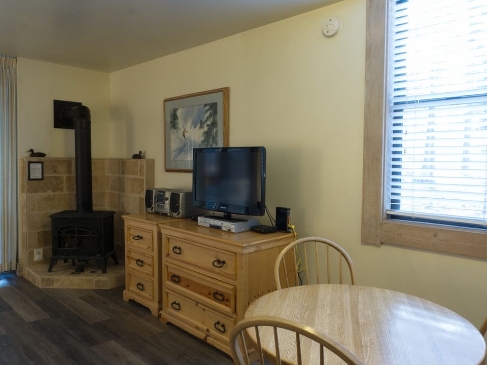 Cozy Studio – Fireplace, Full kitchen, Walk to the Village Apartment in Northstar Drive