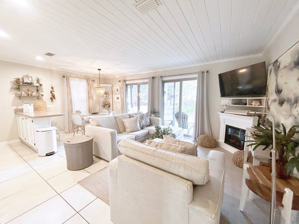 Inlet Dunes 201 | Living Area