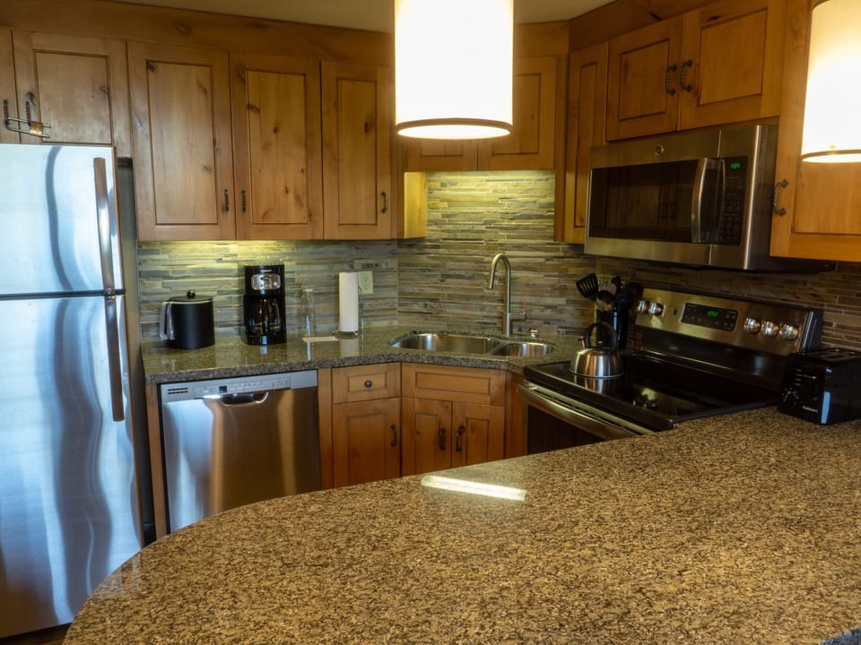 Studio Steps to Red Pine Gondola & Canyons Village Save 20% on 7+ Nights! Apartment in Wasatch County
