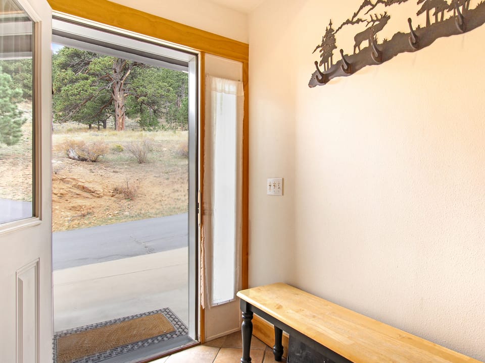 Mount Chapin S4 - Step into the entryway and begin to unwind.