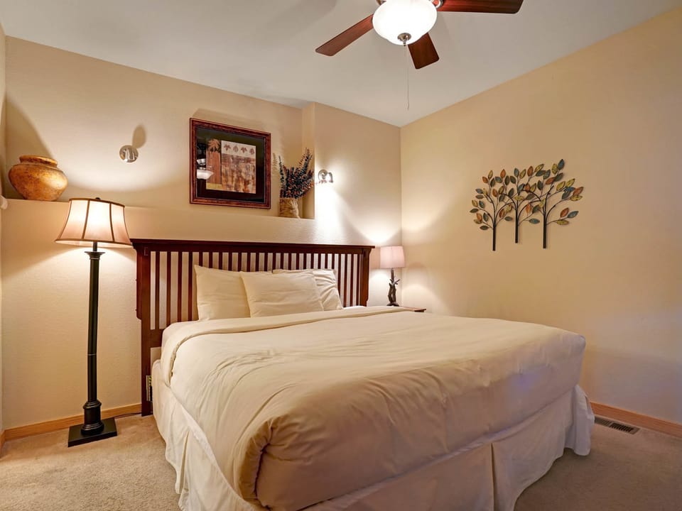 Mount Meeker 26B - Master suite with king bed, flat screen TV, fireplace.