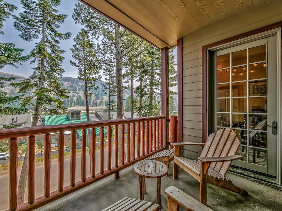 Luxury Three Bedroom Mountain Escape at Kirkwood Townhouse in Kirkwood