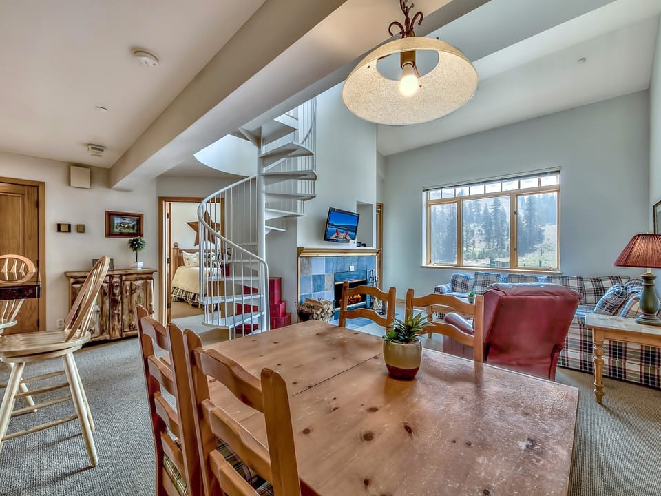Luxury 2Br + loft, Lodge at Kirkwood – Unbeatable Location Apartment in Kirkwood