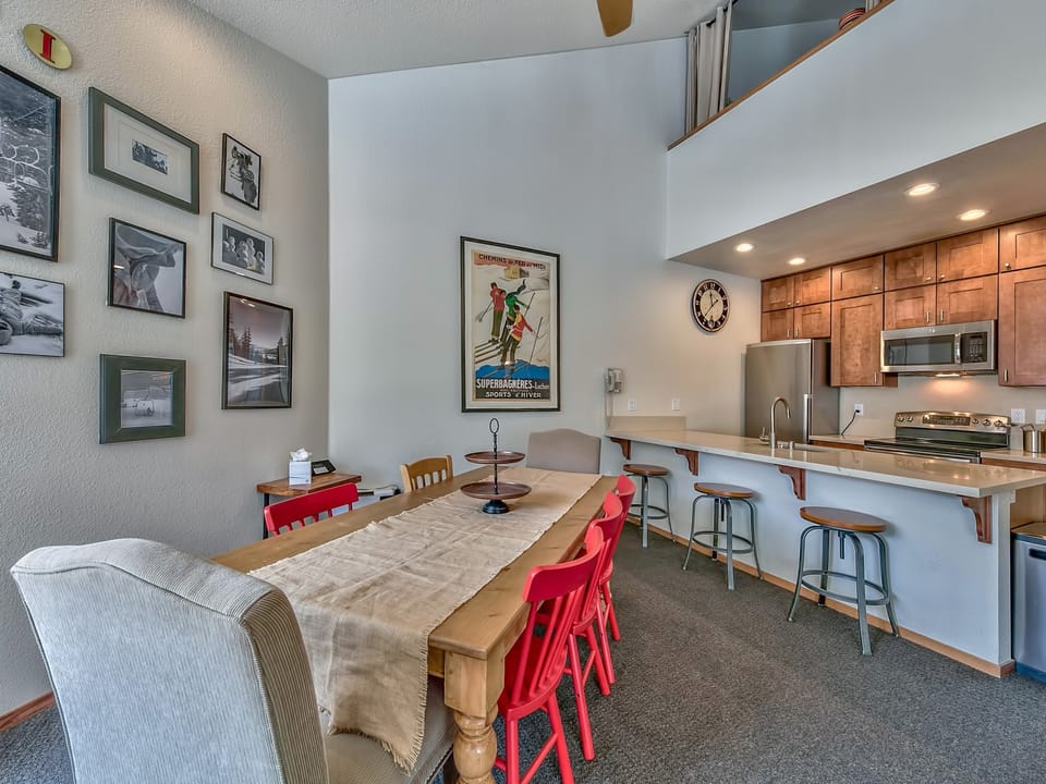 2Br+ loft Centrally Located Kirkwood Condo – Great Value Apartment in Kirkwood