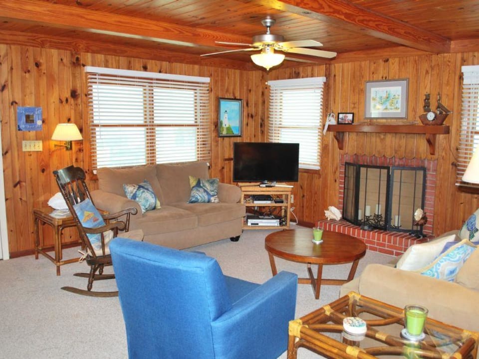 Living Area 2
