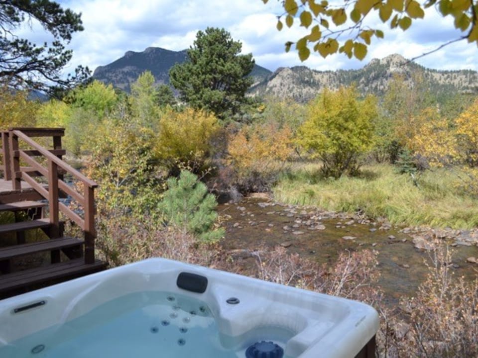 Murphy's Riverside Cottage - Enjoy the views of the river from your own private hot tub