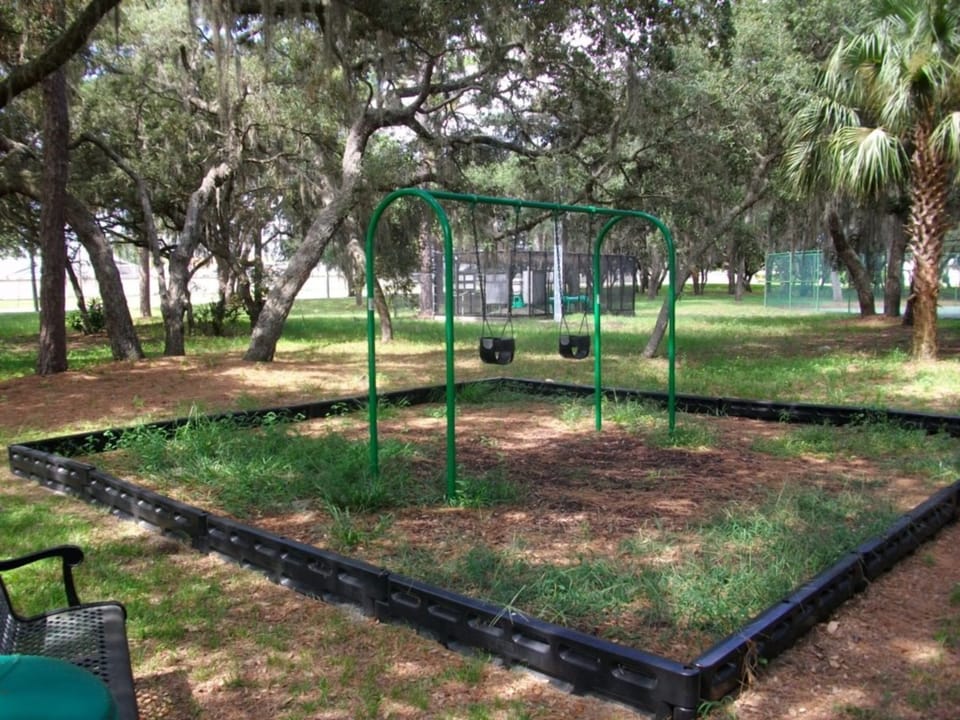 PRIVACY FENCE, BBQ GRILL. ONLY A FEW MINUTES FROM DISNEY, GROCERIES AND RESTAURANT House in Four Corners