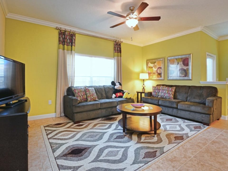 10-Family Room3.jpg
