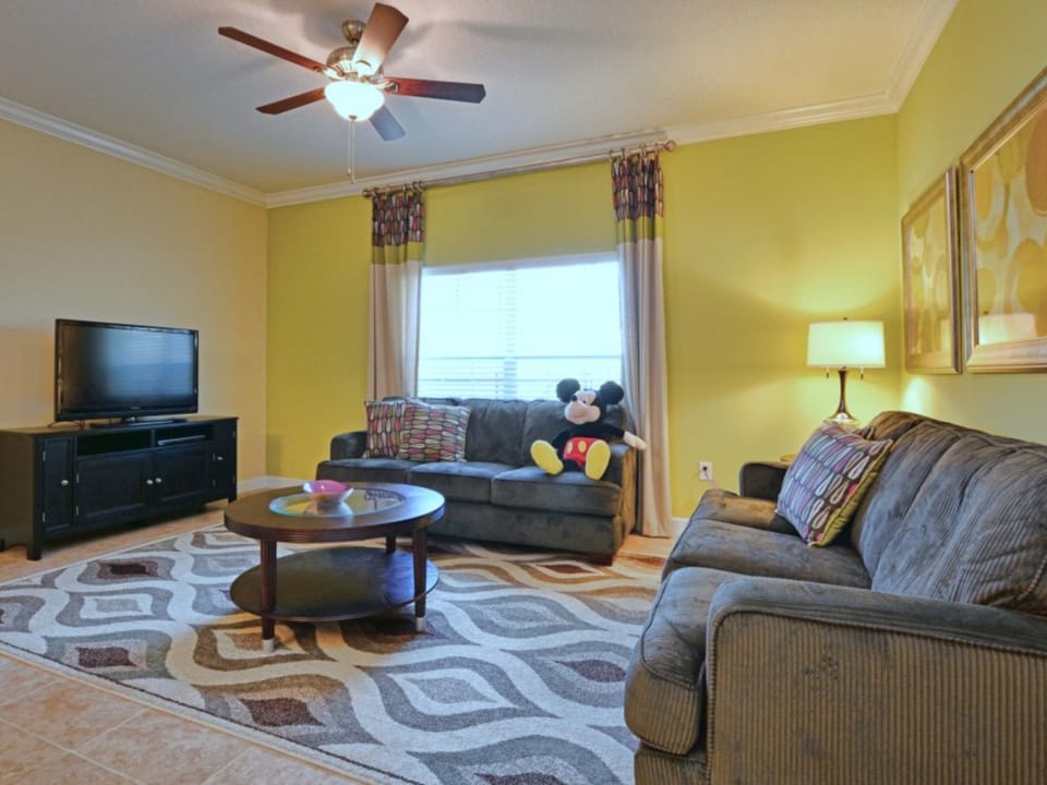 11-Family Room.jpg