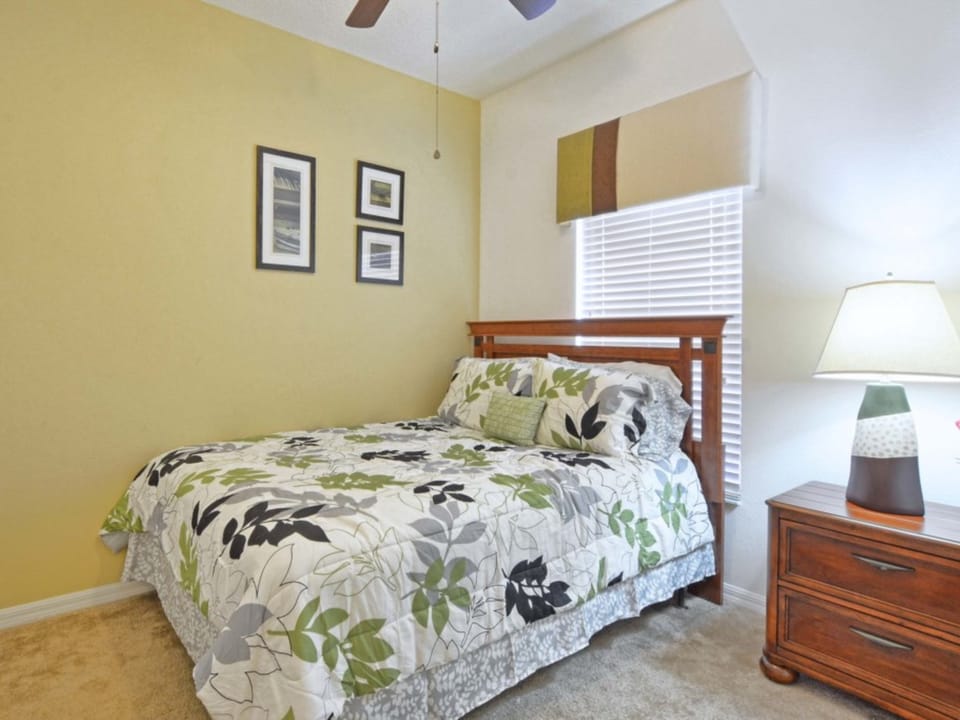 RESORT COMMUNITY, LAKE VIEW, FREE WIFI, MODERN DECOR, PRIVATE SPLASH POOL!! Townhouse in Four Corners