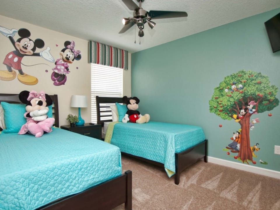 Contactless Check-in, No Rear Neighbors, Disney Themed Rooms, Gameroom,Jacuzzi, Free Wifi! House in Four Corners