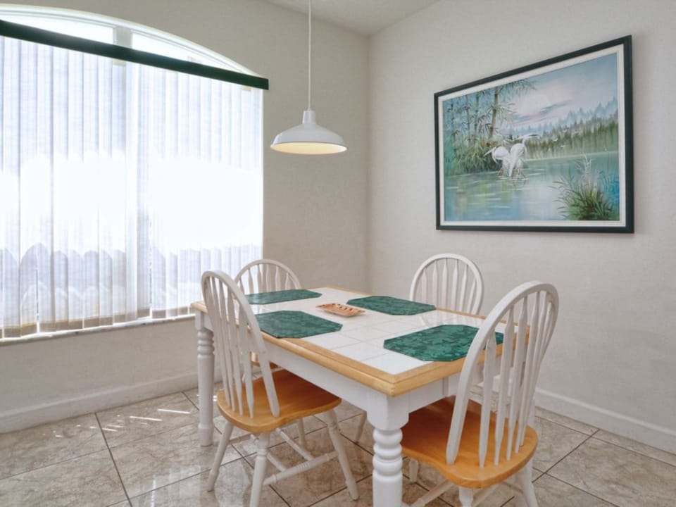 SPACIOUS BEDROOM, PRIVATE POOL, VERY CLOSE TO THEME PARKS & ATTRACTIONS House in Four Corners