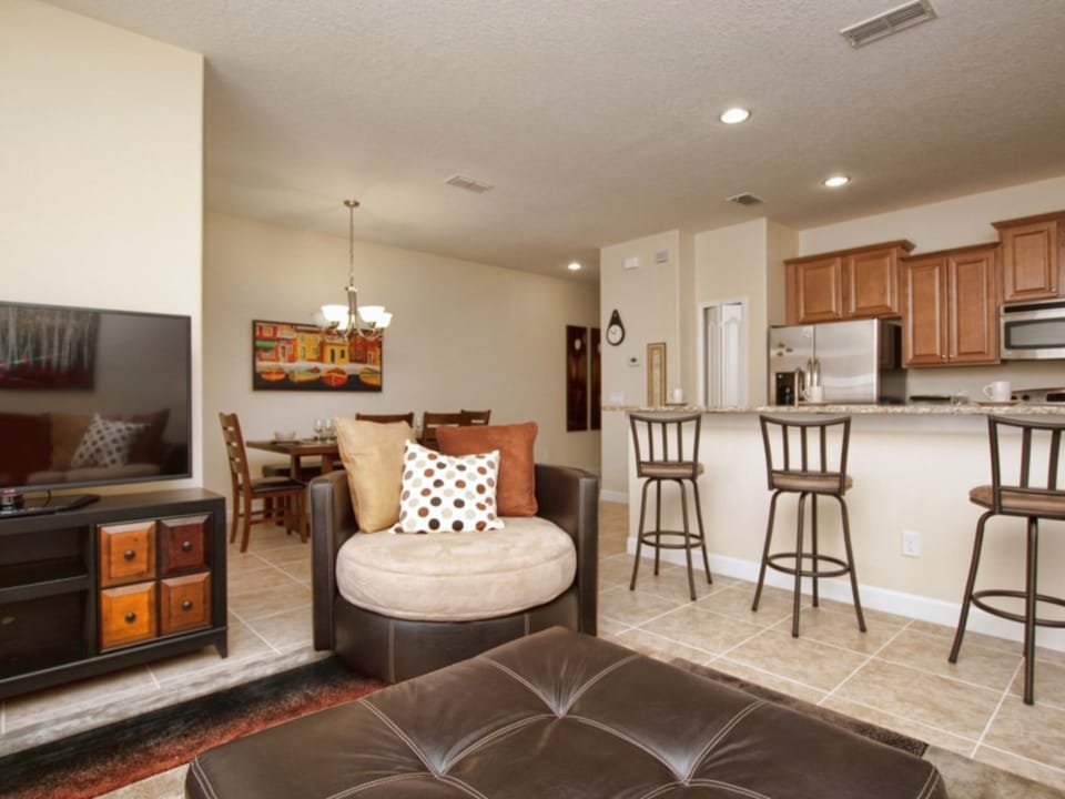 South Facing Pool, Spacious, Close to Disney, Gated Resort Community, Free WiFi Townhouse in Four Corners