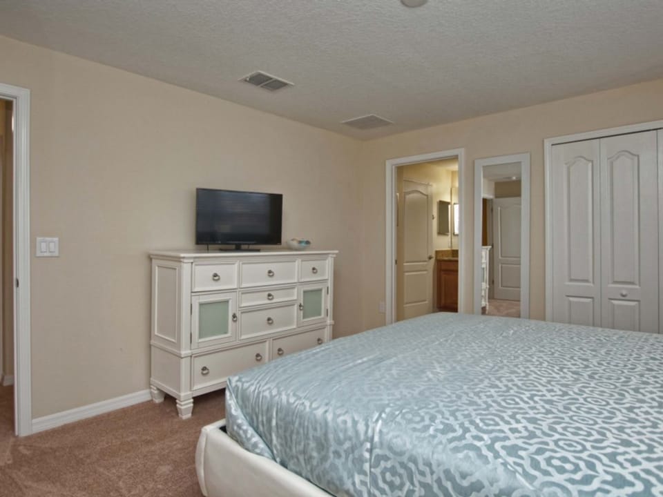 Steps from Clubhouse, South Facing Pool, Gated Resort Community w/ tons of Amenities, Free WiFi!! Townhouse in Four Corners