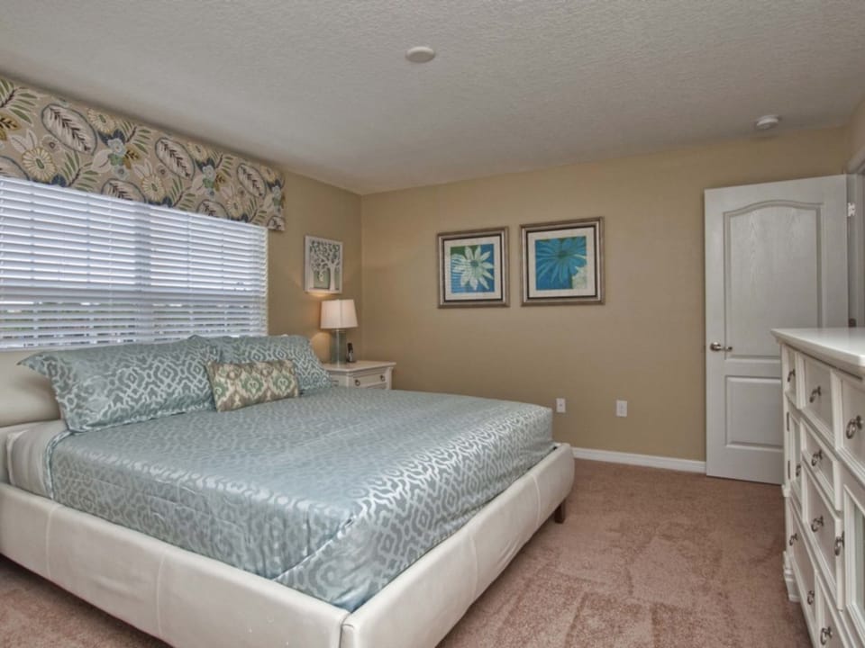 Steps from Clubhouse, South Facing Pool, Gated Resort Community w/ tons of Amenities, Free WiFi!! Townhouse in Four Corners