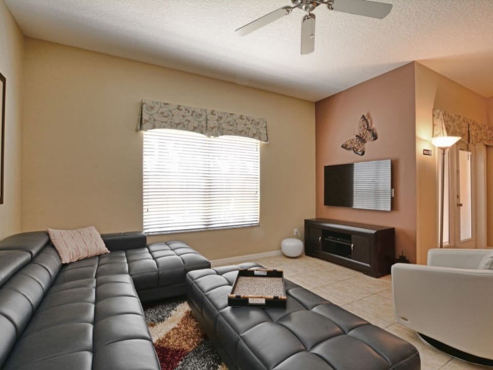 Prime Location! Close to Clubhouse, Private South-Facing Pool, BBQ Grill & More! Townhouse in Four Corners