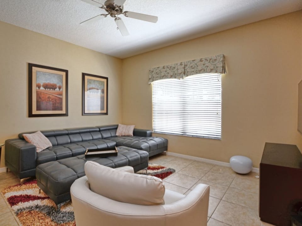 Prime Location! Close to Clubhouse, Private South-Facing Pool, BBQ Grill & More! Townhouse in Four Corners