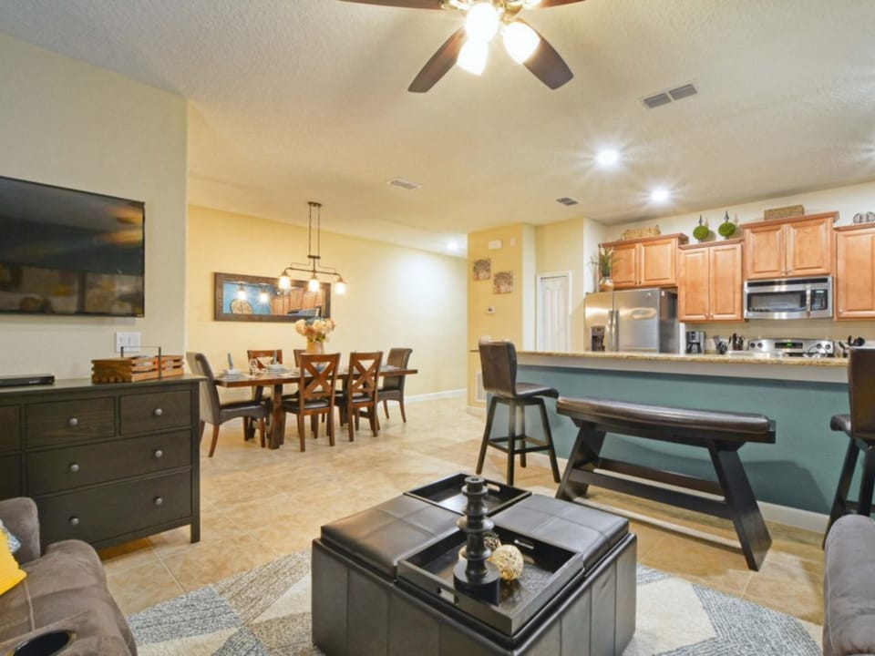 BEAUTIFUL DECOR, PRIVATE POOL, BBQ GRILL, FREE WIFI, GATED RESORT COMMUNITY!! Townhouse in Four Corners