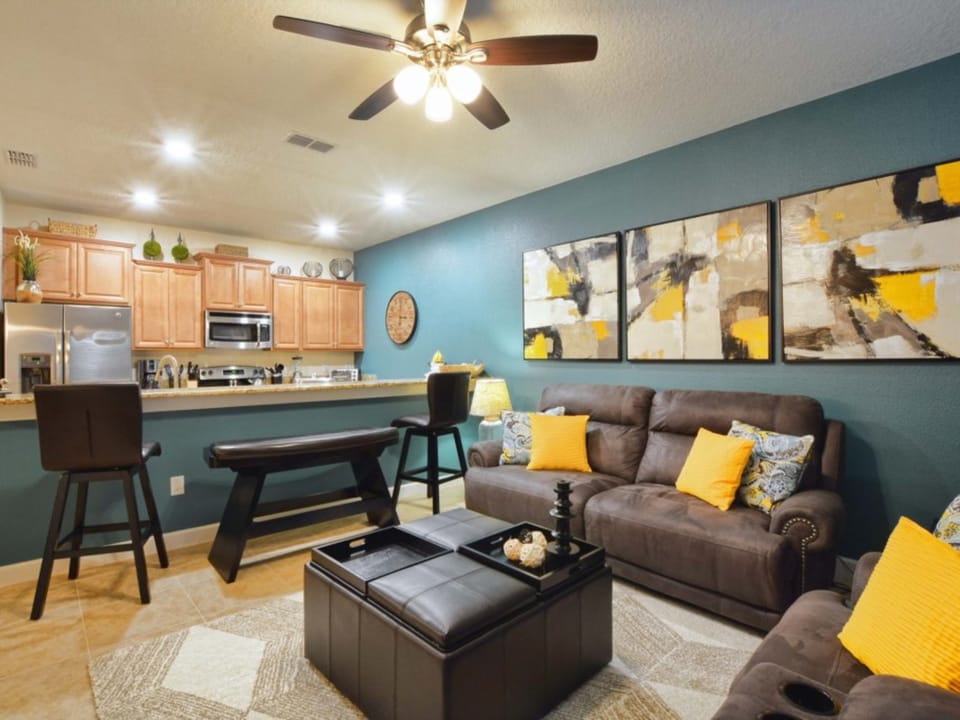 BEAUTIFUL DECOR, PRIVATE POOL, BBQ GRILL, FREE WIFI, GATED RESORT COMMUNITY!! Townhouse in Four Corners