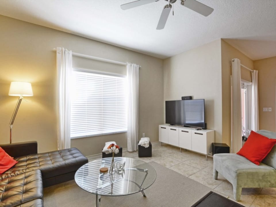 RESORT COMMUNITY, FREE WIFI, AMENITIES AT CLUBHOUSE, PRIVATE POOL, CLOSE TO THEME PARKS Townhouse in Four Corners