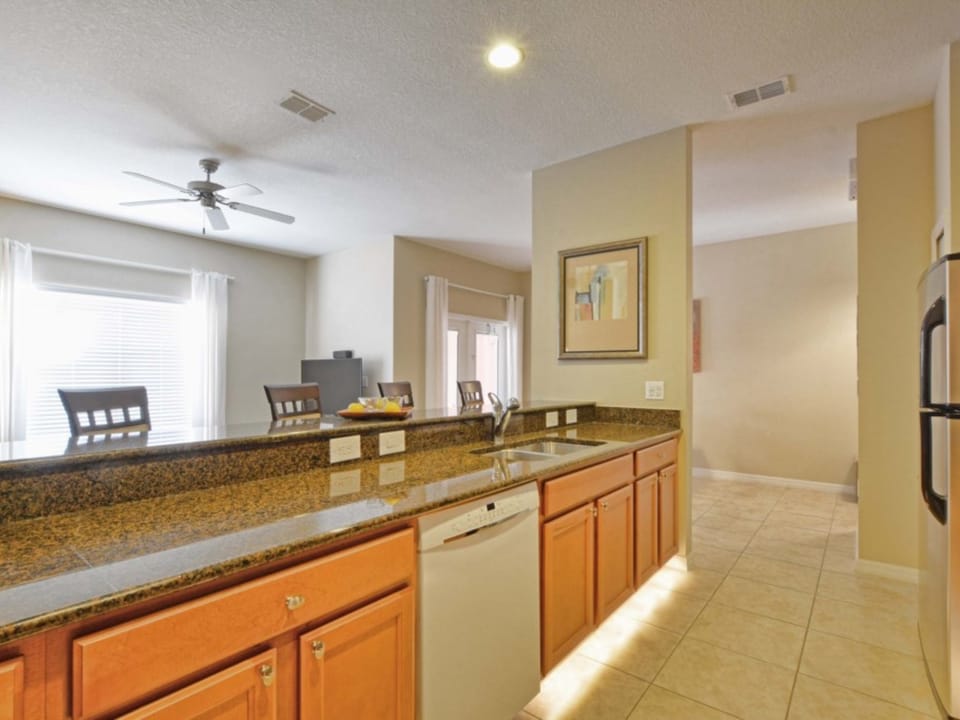 RESORT COMMUNITY, FREE WIFI, AMENITIES AT CLUBHOUSE, PRIVATE POOL, CLOSE TO THEME PARKS Townhouse in Four Corners