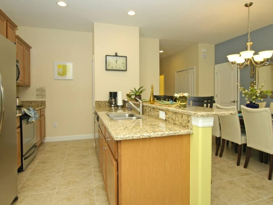 Beautiful Townhome, Lake Front, Close to Clubhouse, BBQ Grill, Free Wifi, Contactless Check-in! Townhouse in Four Corners