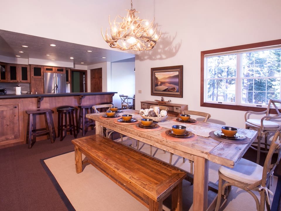 Beautiful large dining room table. Plenty of seating for all to gather!