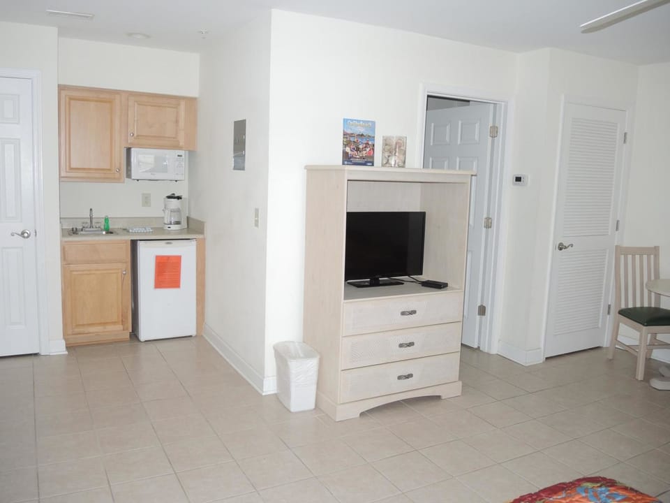 Golf Course Onsite Home 3008L with Outdoor Pool and Resort Amenities Apartment in South Carolina