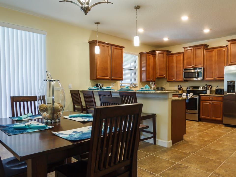 weekend rental homes in orlando dining room