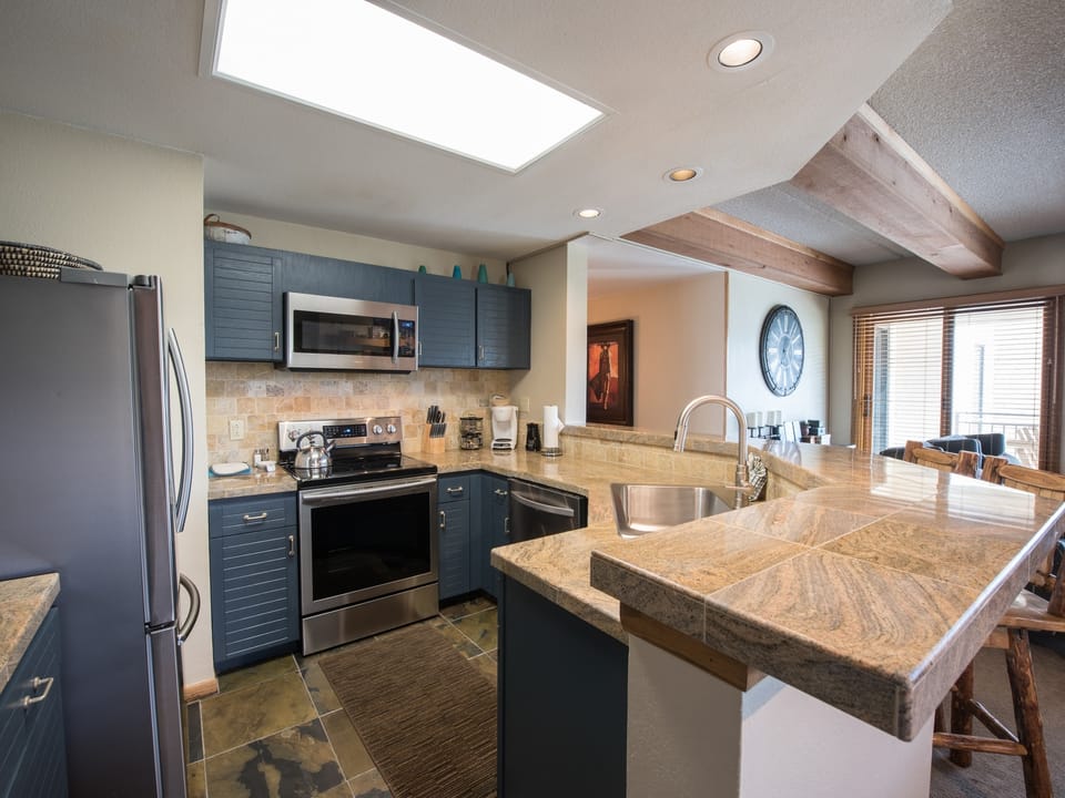 Lovely Modern Plaza Condo - No Cleaning Fee! Apartment in Colorado