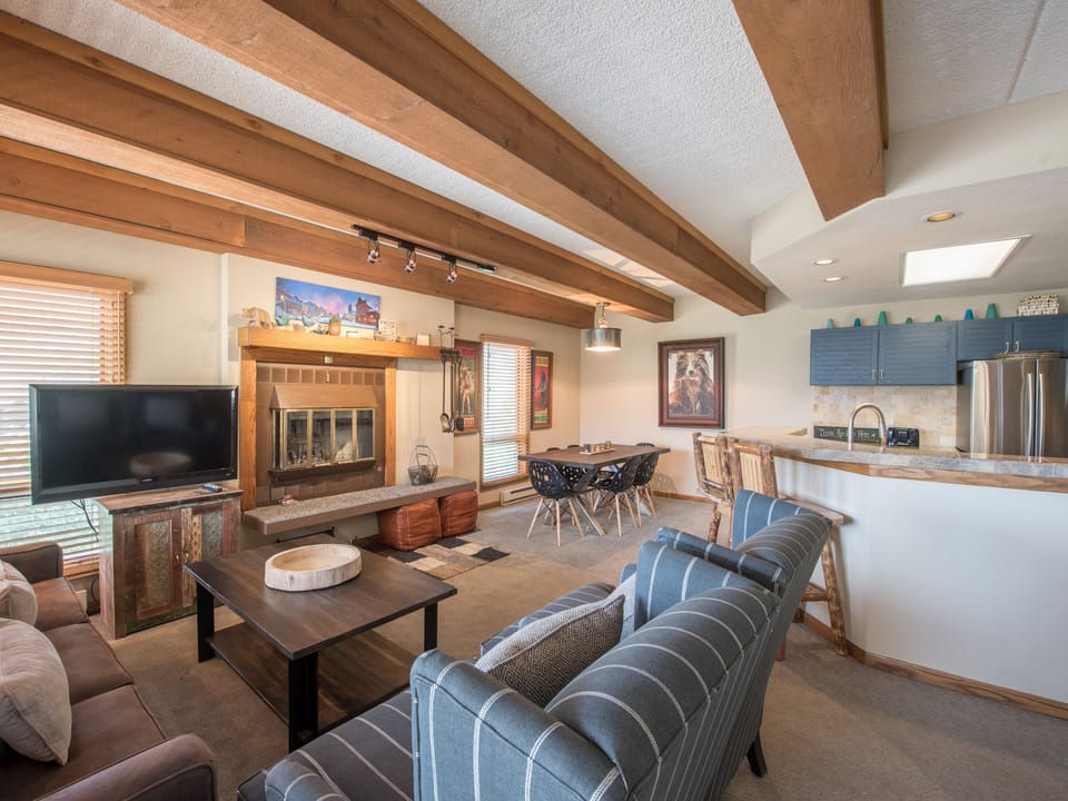 Lovely Modern Plaza Condo - No Cleaning Fee! Apartment in Colorado