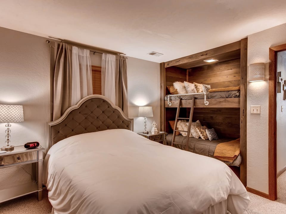 Mountain Views from this Plaza Condo - Sleeps 6 Apartment in Colorado