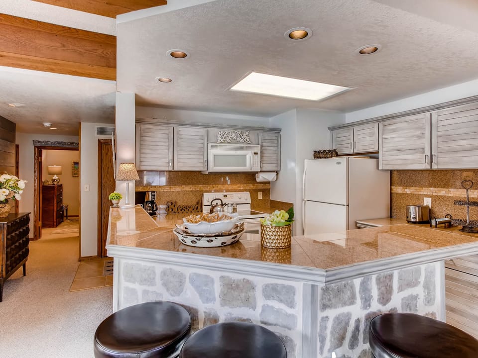Mountain Views from this Plaza Condo - Sleeps 6 Apartment in Colorado