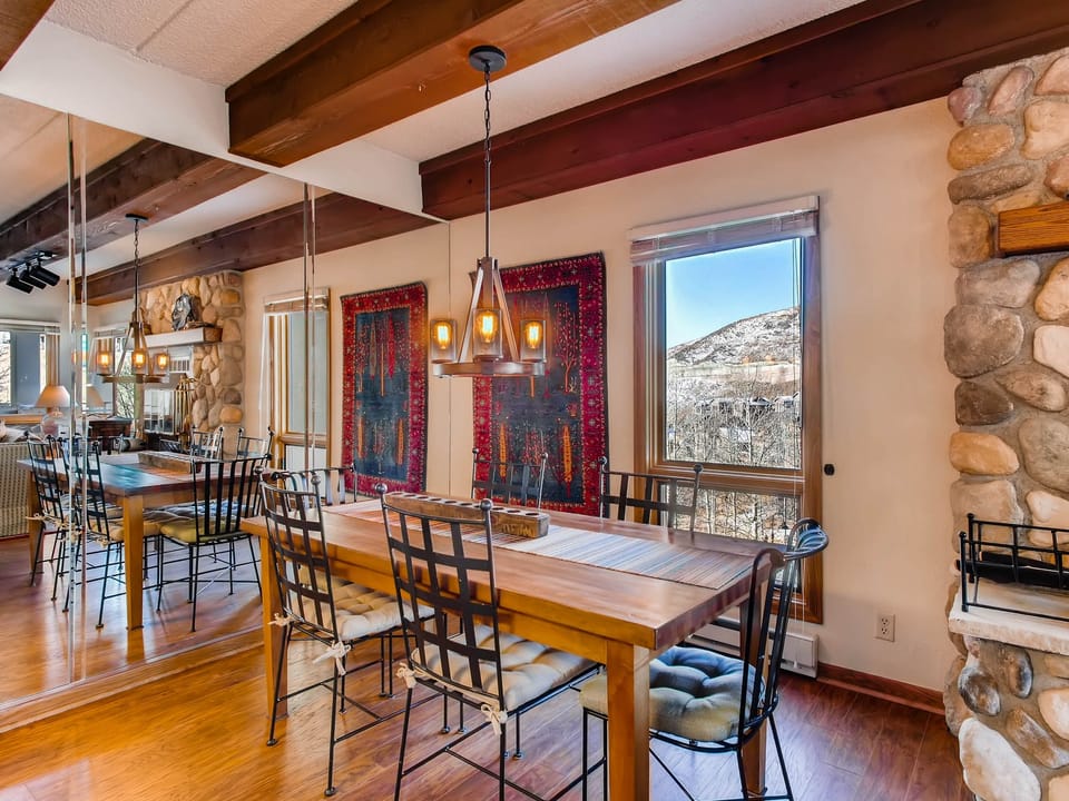 Plaza Condo With Mtn View - Sleeps 6! Apartment in Colorado
