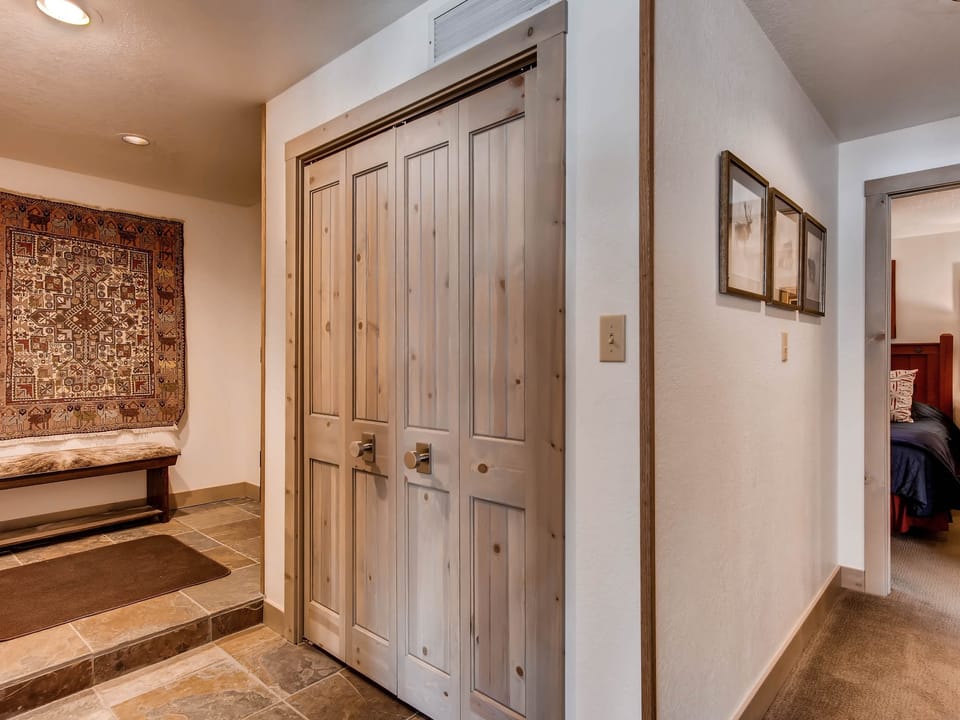 Elegantly Styled Plaza Condo - No Cleaning Fee! Apartment in Colorado