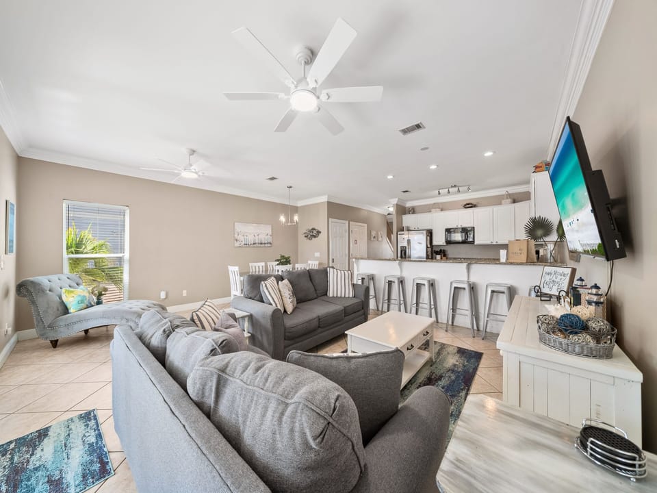 Royal Palms Retreat | Living Room