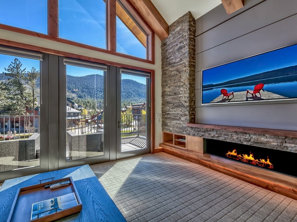 Luxury 2Br Residence steps from Heavenly Village & Gondola Apartment in Stateline