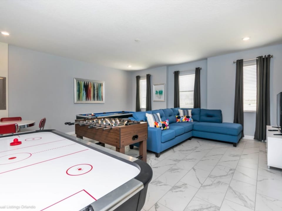 Lake View Tropical Villa Movie Room, Game Room! House in Kissimmee