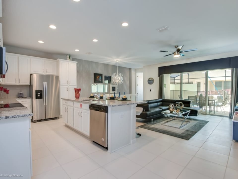 Bright & Beautiful 5 Bed Town Home - Gated Resort! Townhouse in Bay Lake