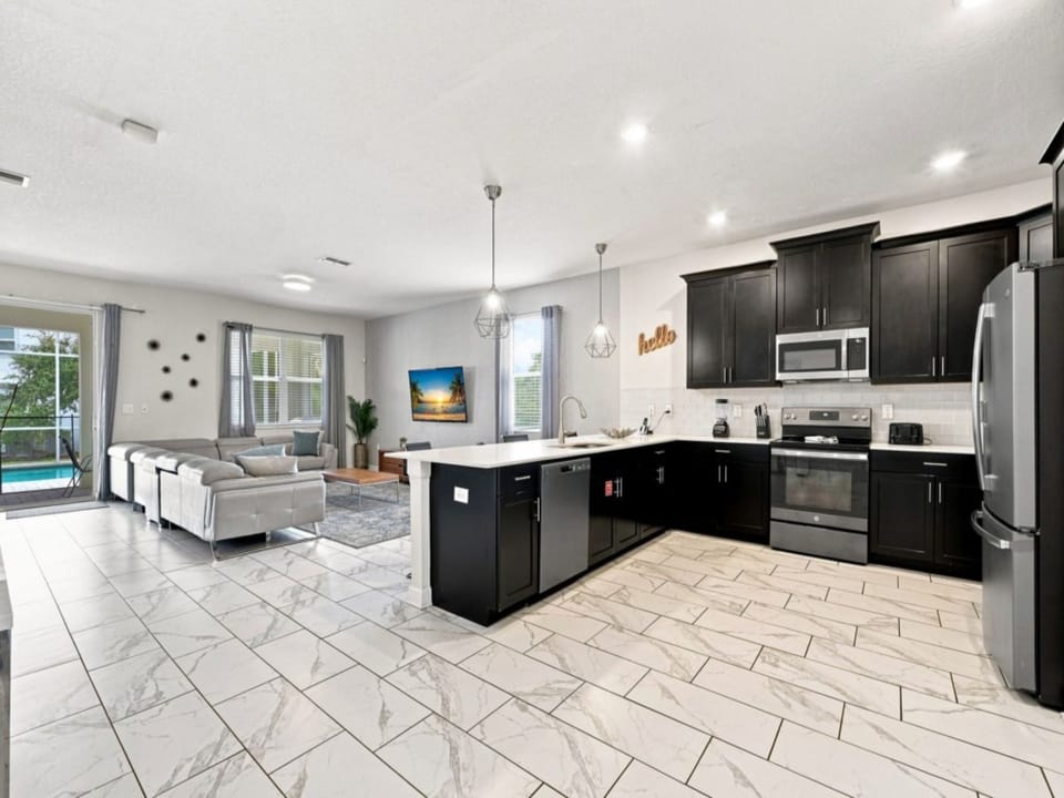 1521_Maidstone_Court_006