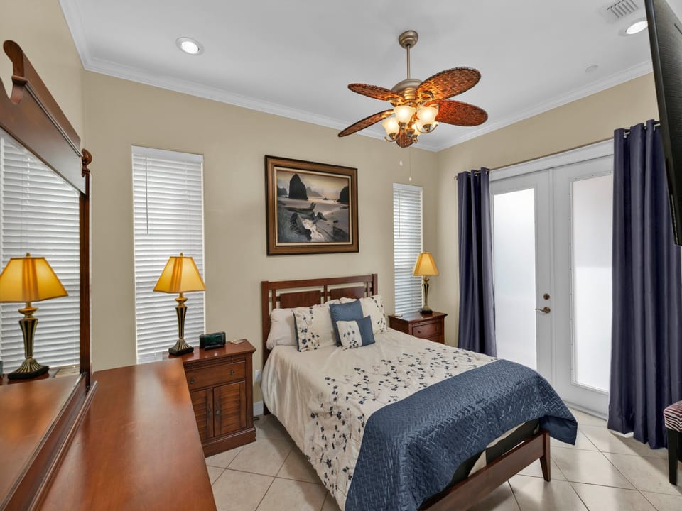 Master bedroom with queen bed.